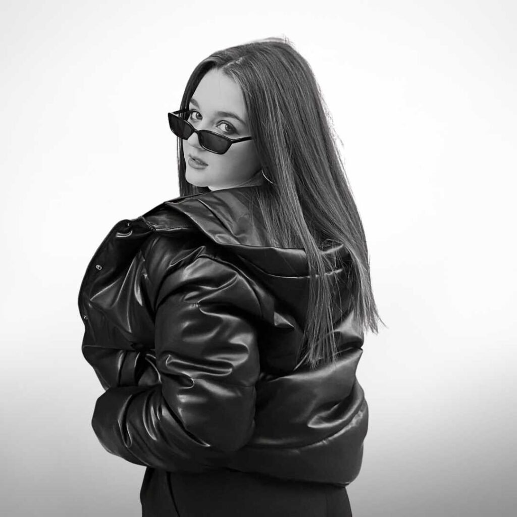 Attitude Girls DP Black Photos